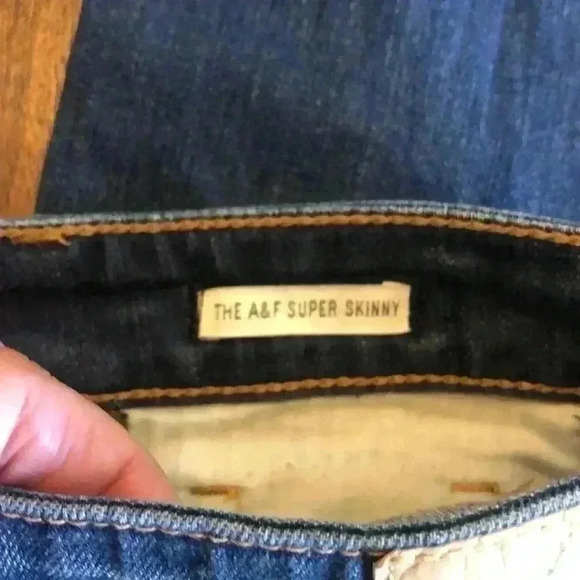 💙Abercrombie & Fitch | Skinny Jeans with Distressing, Medium Wash - Picture 5 of 6